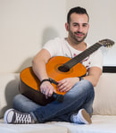 Luca Capizzi cantautore con chitarra book fotografico salvatore billeci regista